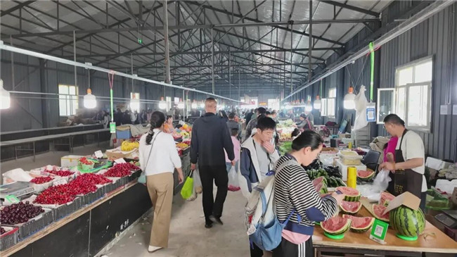 【开放发展跃升计划·消费升级赋能行动】绥芬河：夜市升腾烟火气点亮边城夜经济