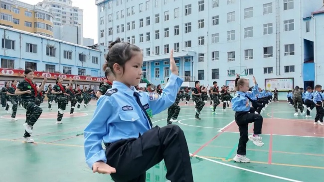 市第二小学举办少年军（警）校第三届成果展示活动