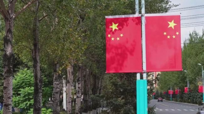 一抹中国红，满城庆华诞